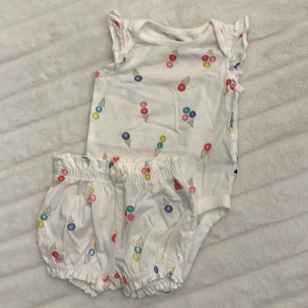 Baby Gap girl outfit (3-6 months)